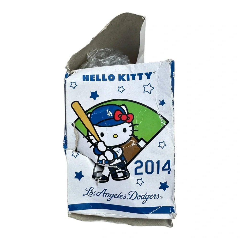 2014 Hello Kitty x Dodgers Bobble head DS - Picture 10 of 13